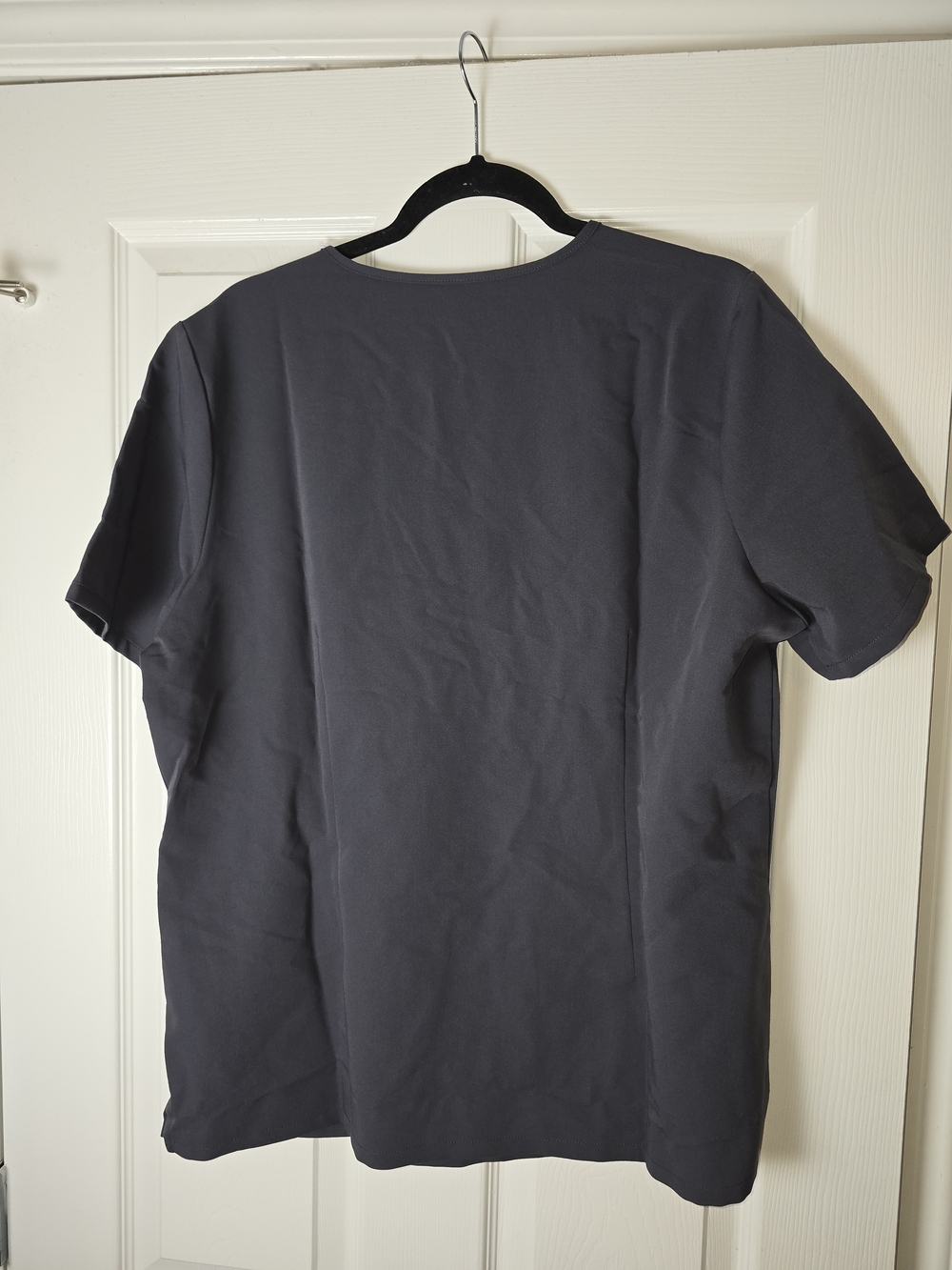 FIGS Women's Catarina One Pocket V-Neck Scrub Top - Charcoal XL - Picture 5 of 5